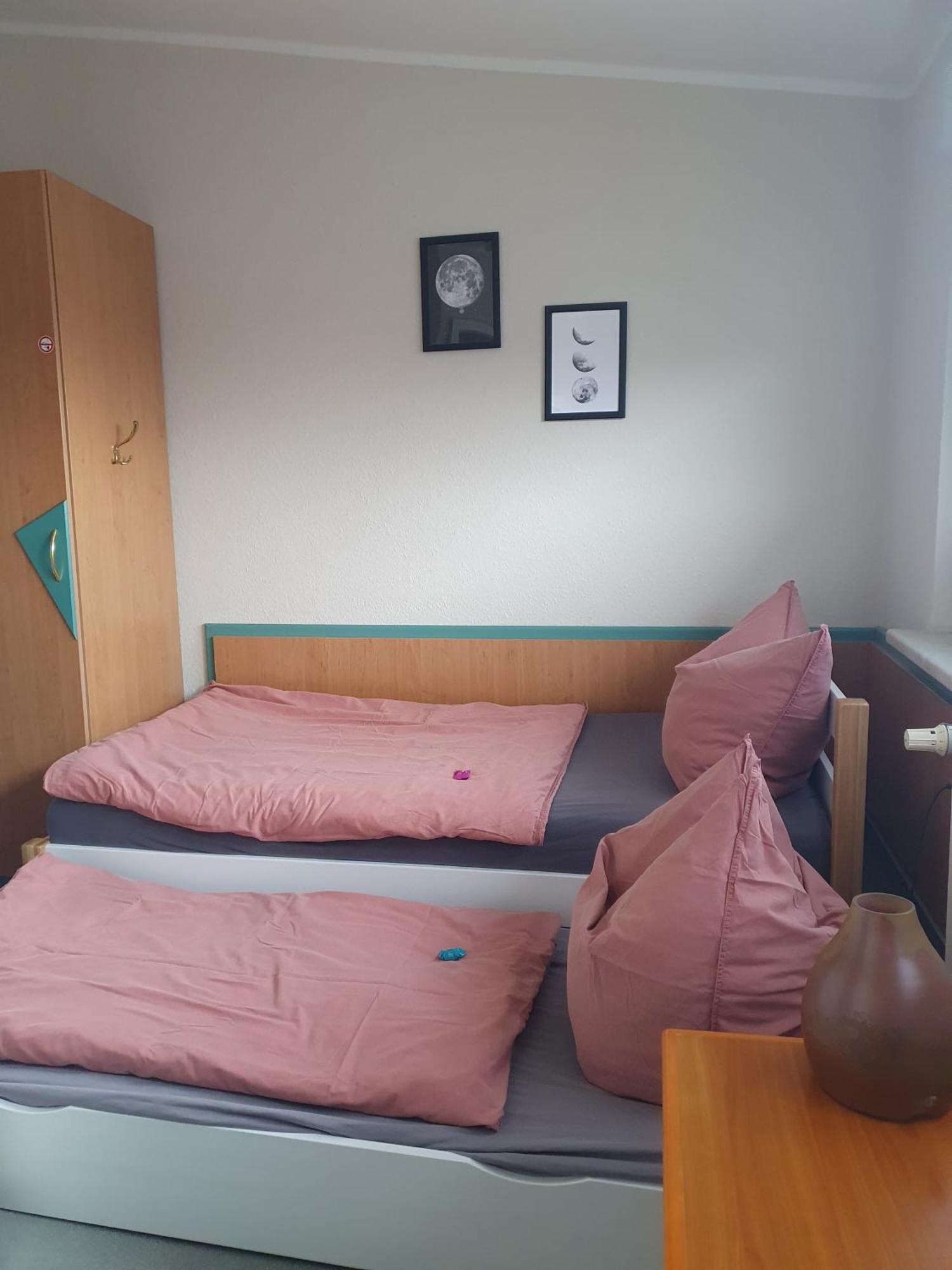 Neumuehler Hof- Ferienwohnung "Thomas" 3 Zimmer,3 Baeder Mit Dusche, Kostenfreie Parkplaetze Vor Dem Haus Schwerin (Mecklenburg-Vorpommern) Exterior foto